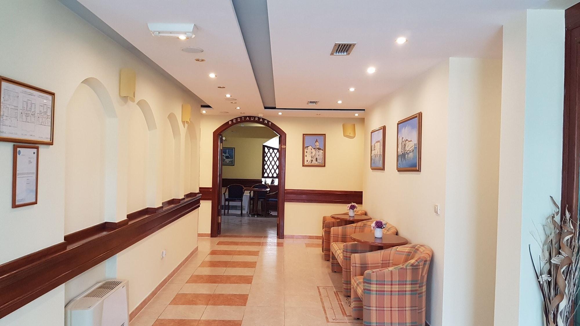 Hotel Adria คาชเตลา ภายนอก รูปภาพ