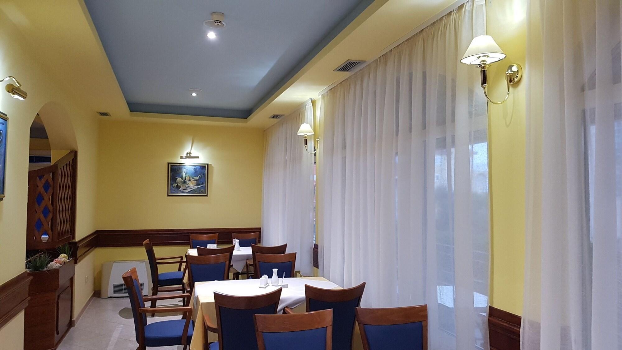 Hotel Adria คาชเตลา ภายนอก รูปภาพ