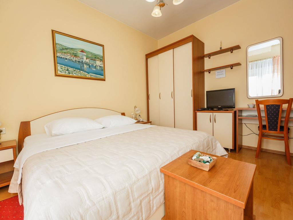 Hotel Adria คาชเตลา ภายนอก รูปภาพ