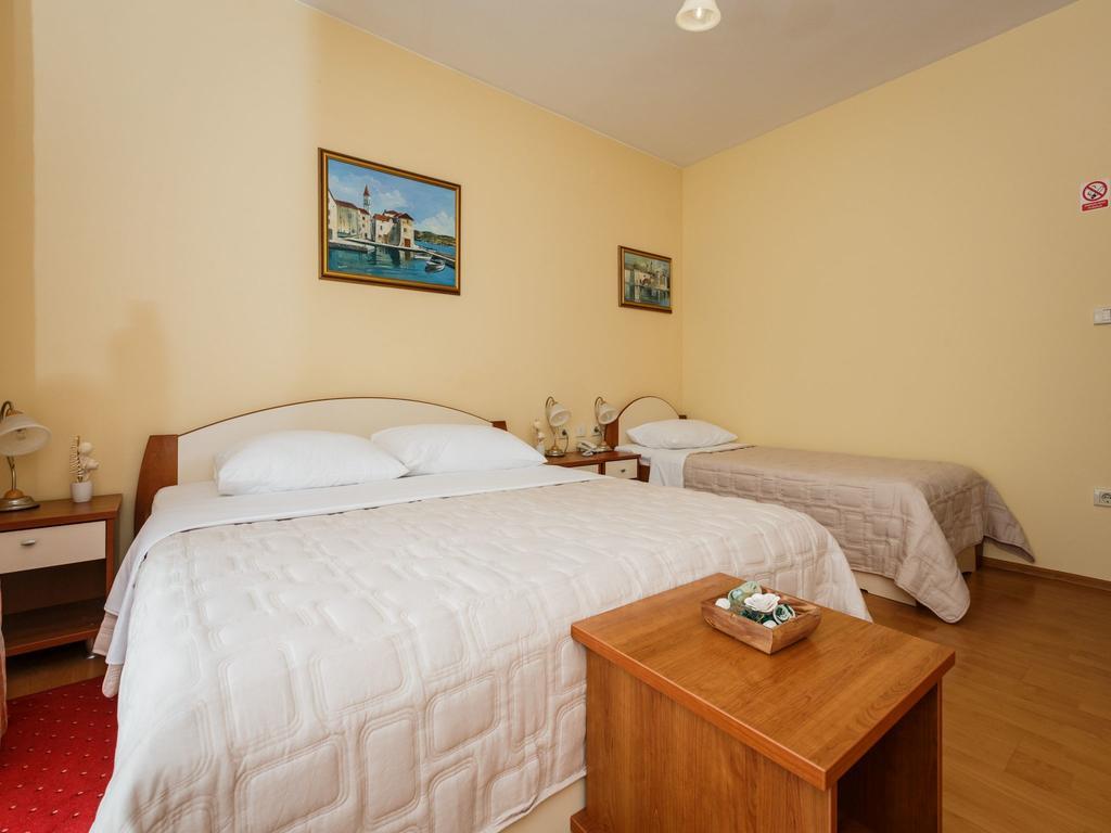 Hotel Adria คาชเตลา ภายนอก รูปภาพ