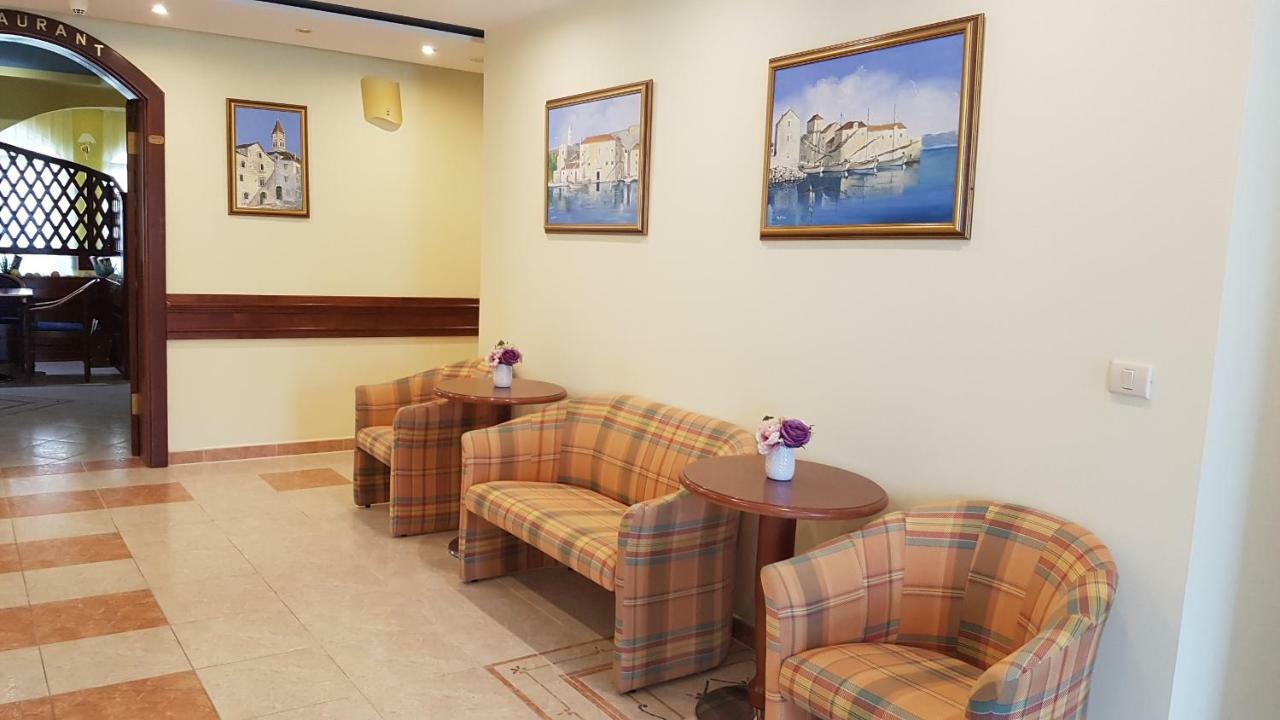 Hotel Adria คาชเตลา ภายนอก รูปภาพ