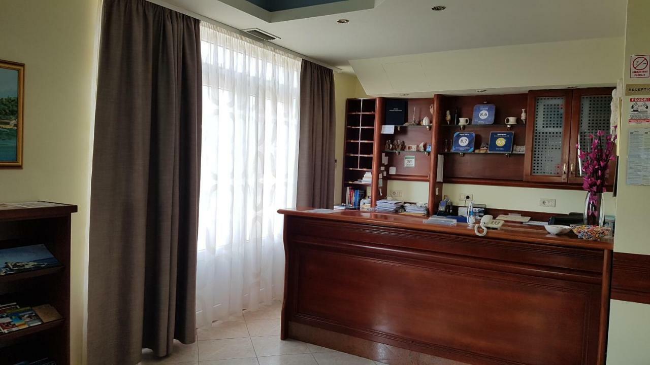 Hotel Adria คาชเตลา ภายนอก รูปภาพ